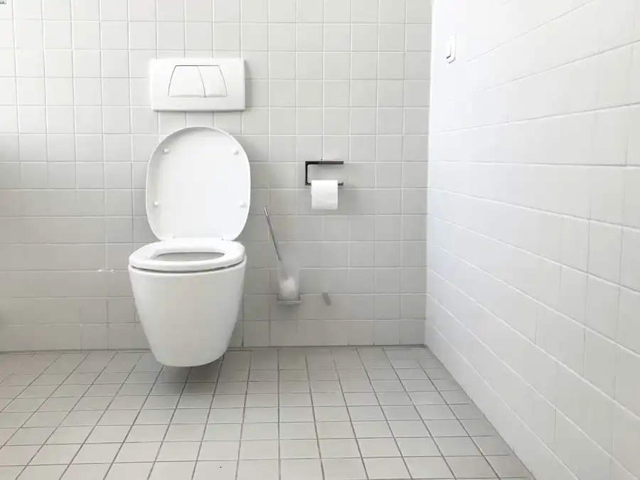 Illuminare e far passare l'aria in un bagno cieco: quali regole?